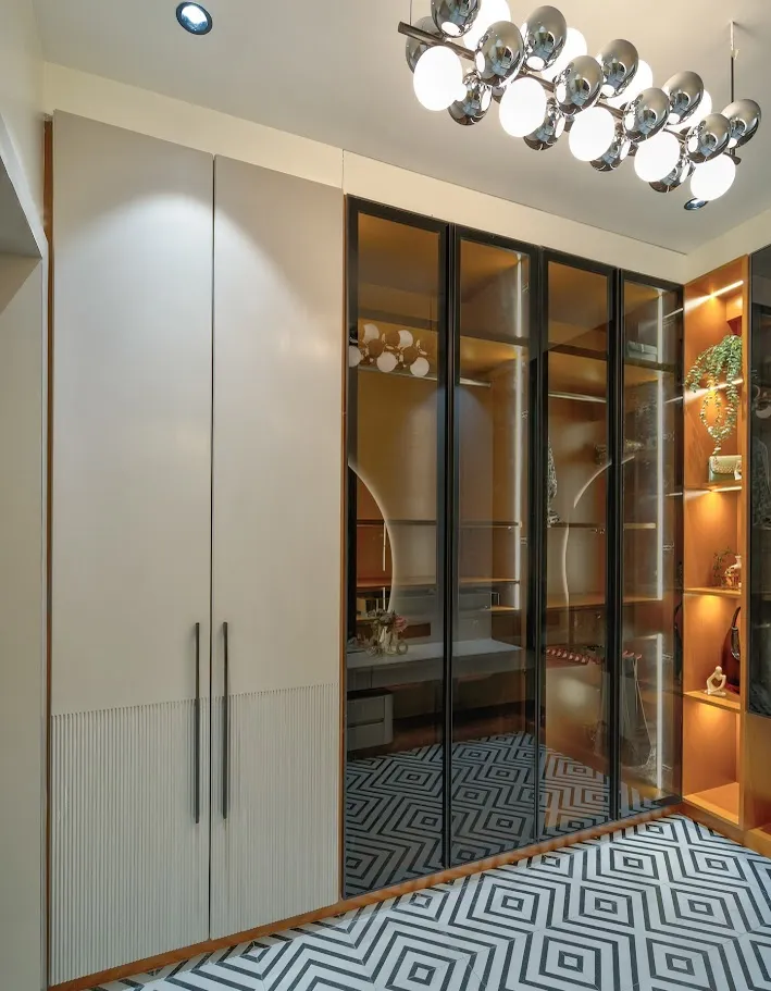 Sleek Contemporary Wardrobe with Glass Doors and Full-Length Mirror