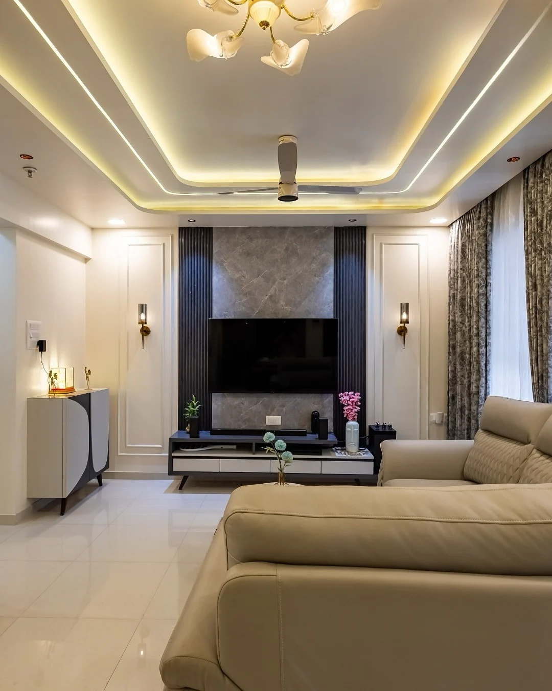 Elegant Modern Living Room Design with Leather Couch and Marble Wall