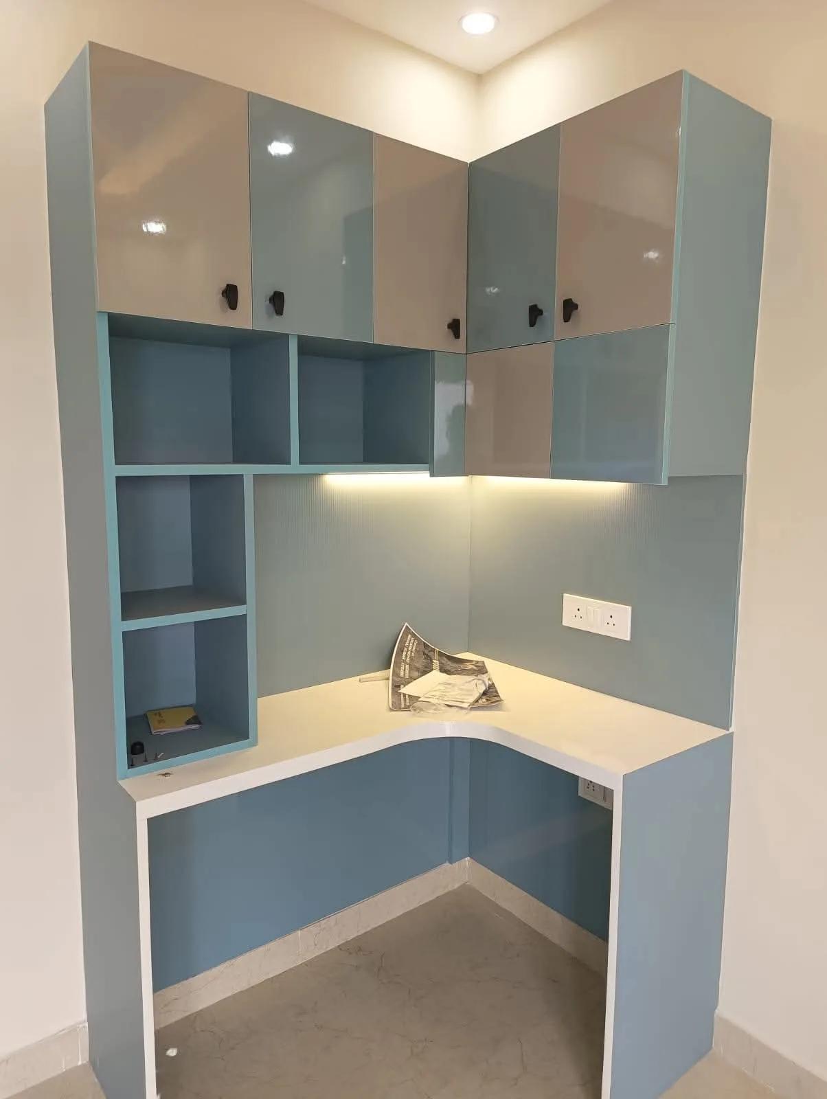 Modern Study Table with High-Gloss Blue and Grey Storage Units Century HDHMR, Merino Laminate, Hettich Fittings