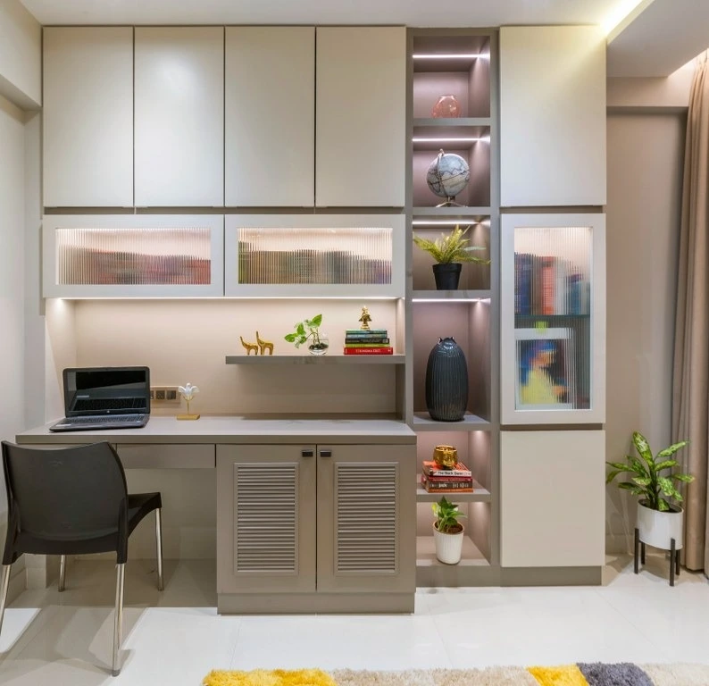 A Functional Study Unit with Integrated Storage and Display Shelving