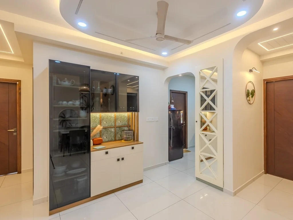 A Smart Crockery Unit Design for Foyer and Dining Transition Space